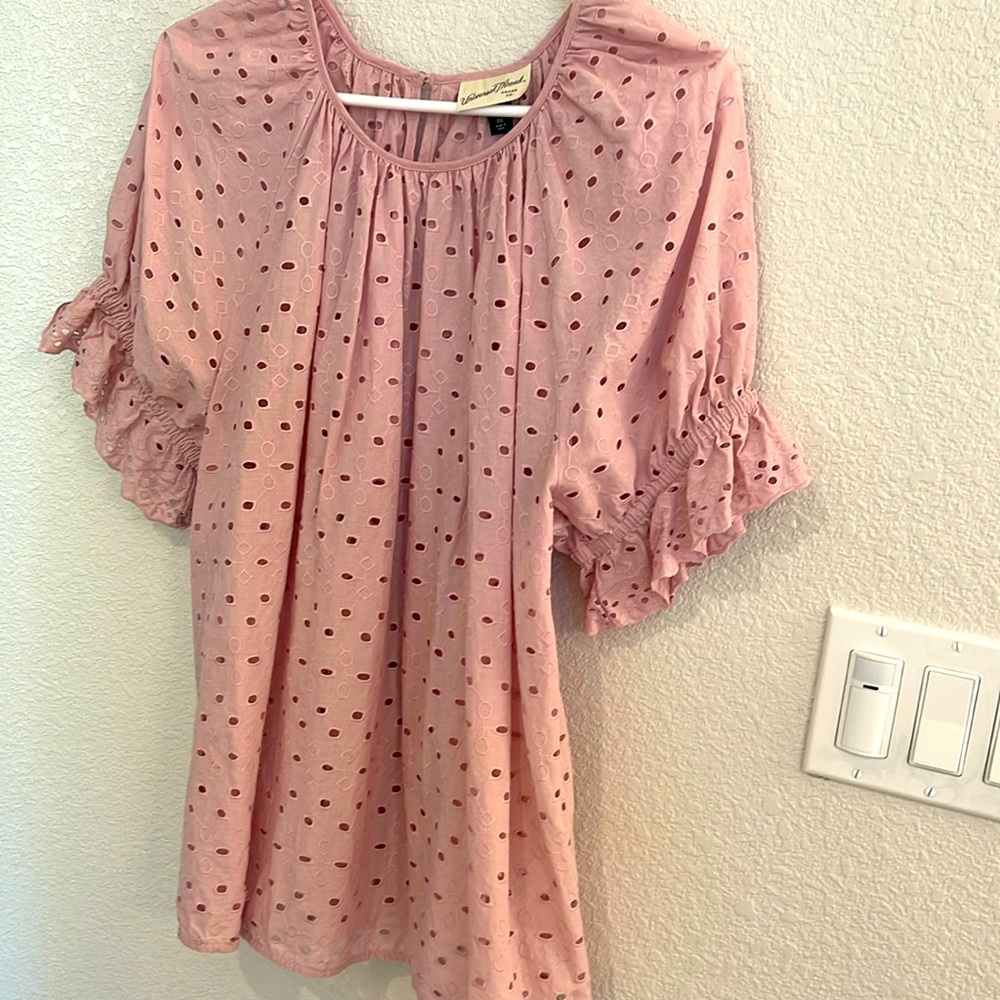 Cute islet top - great for summer- gently worn